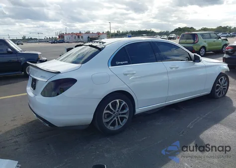 2015 Mercedes-Benz C 300 4Matic из США, поврежденный, VIN 55SWF4KB6FU019949